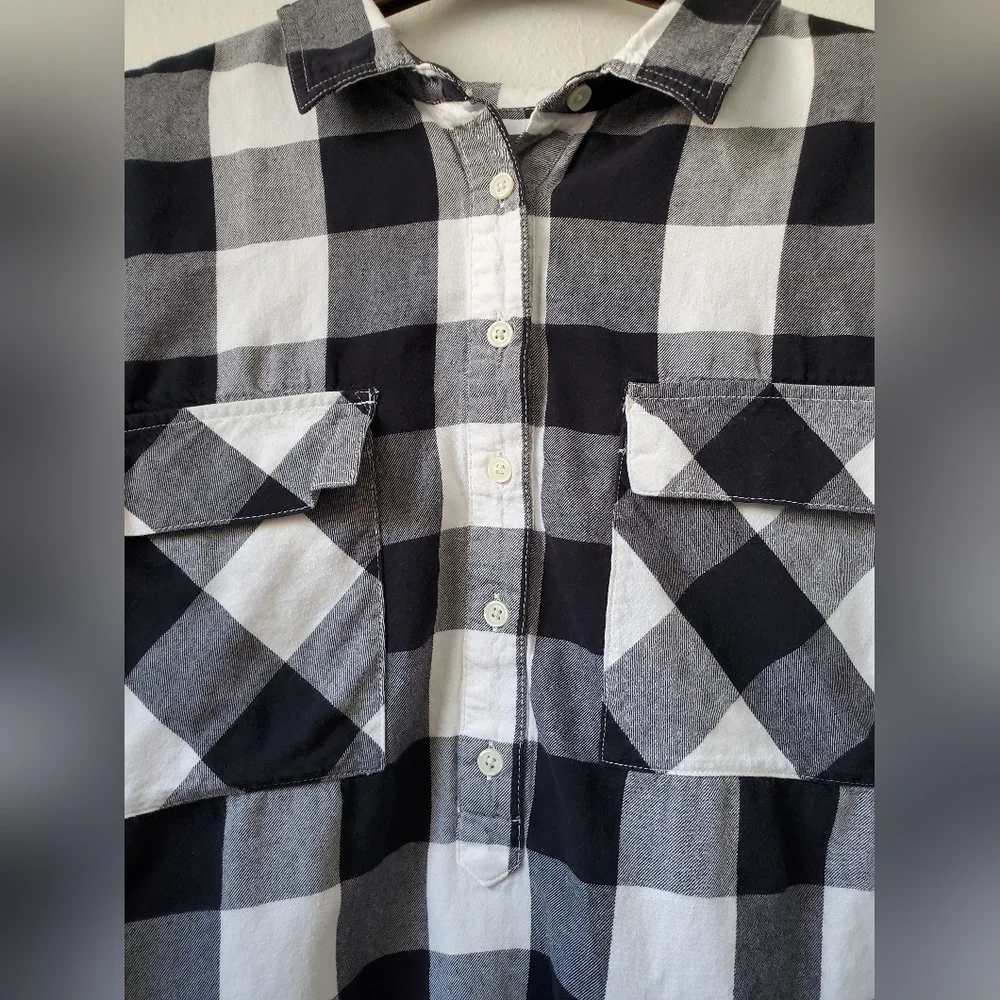 Old Navy Black & White Buffalo Plaid Boyfriend Popover Flannel Shirt - Picture 6 of 11